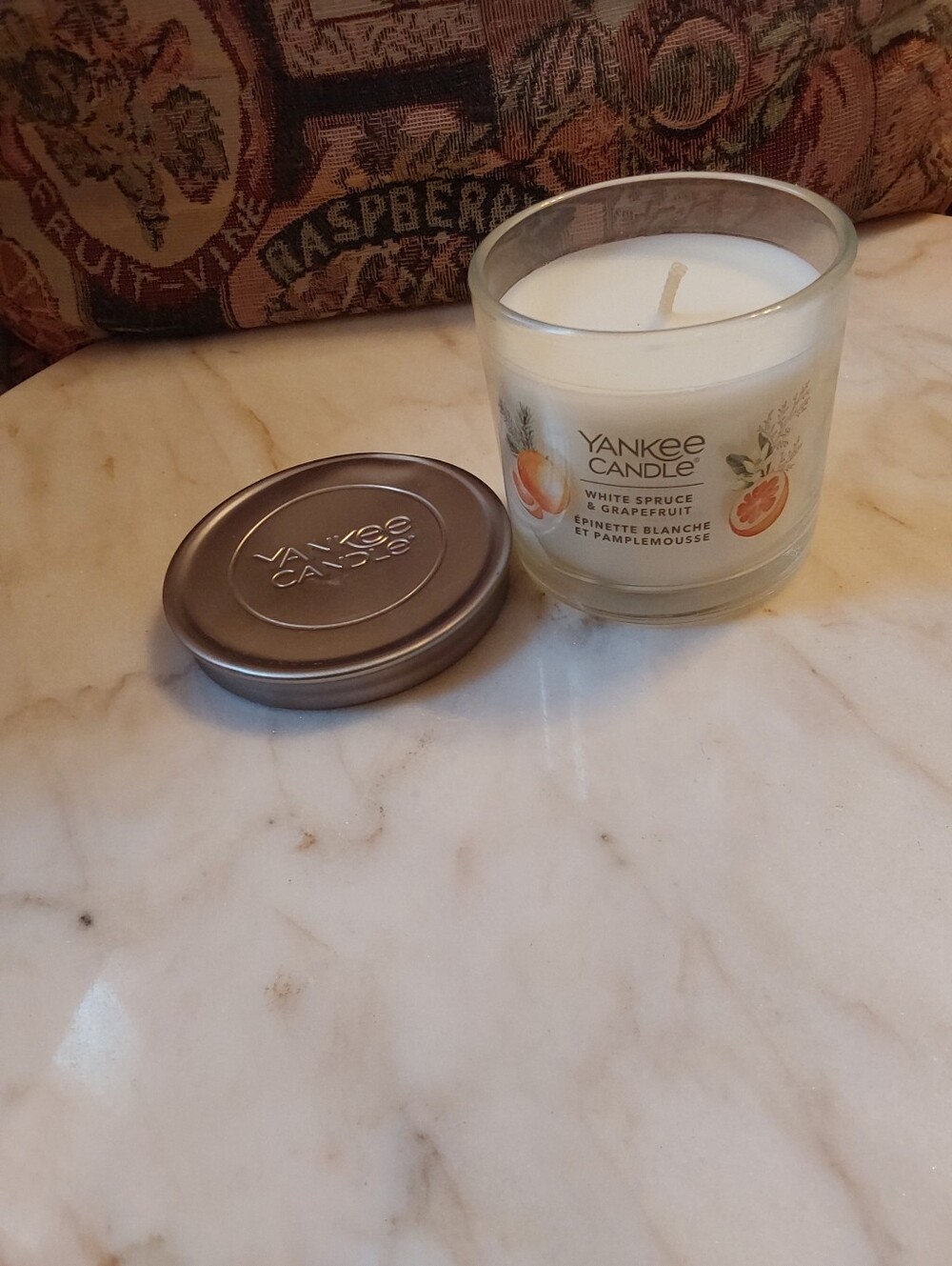 NWT Yankee Candle, White Spruce And Grapefruit, In Glass Container